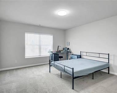 4770 Burningbush Way - Photo Thumbnail 25