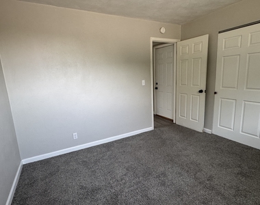 3240 Heatherton Drive - Photo Thumbnail 7