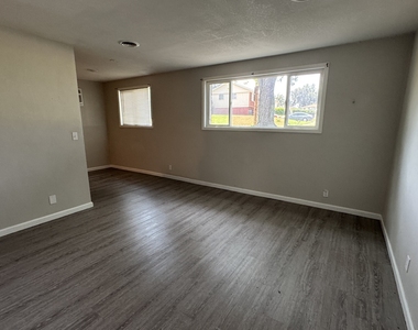 3240 Heatherton Drive - Photo Thumbnail 2