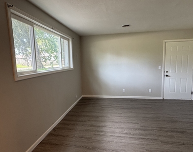 3240 Heatherton Drive - Photo Thumbnail 4