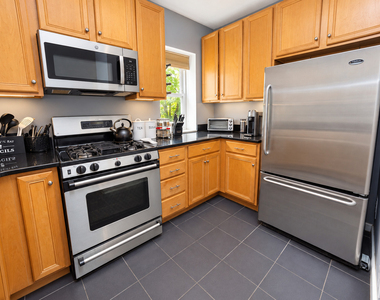 1021 E 46th Street - Photo Thumbnail 6