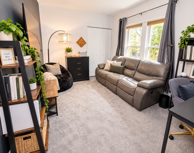 1021 E 46th Street - Photo Thumbnail 16