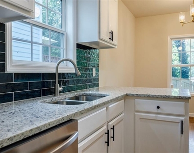 1040 Hubbard Street Sw - Photo Thumbnail 15