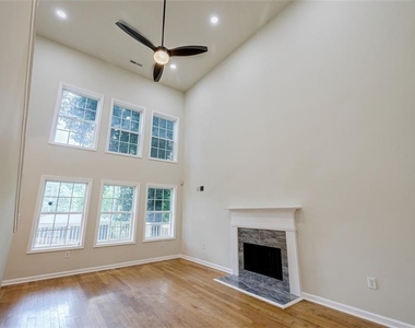 1040 Hubbard Street Sw - Photo Thumbnail 7
