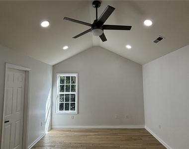 1040 Hubbard Street Sw - Photo Thumbnail 23