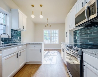 1040 Hubbard Street Sw - Photo Thumbnail 16