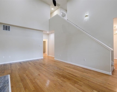 1040 Hubbard Street Sw - Photo Thumbnail 5