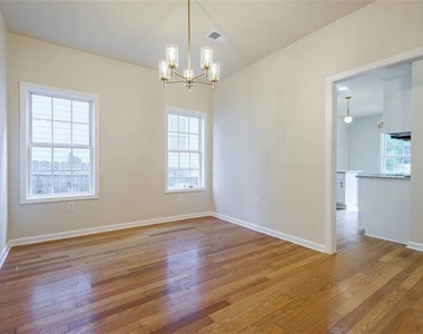 1040 Hubbard Street Sw - Photo Thumbnail 8