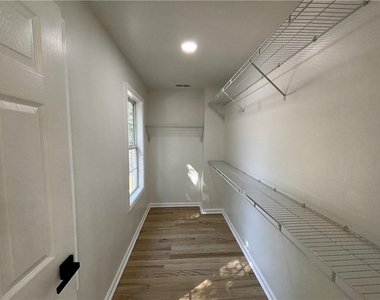 1040 Hubbard Street Sw - Photo Thumbnail 30