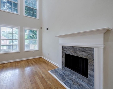 1040 Hubbard Street Sw - Photo Thumbnail 6
