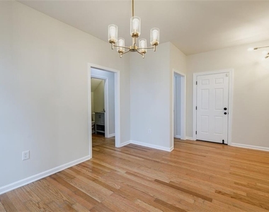 1040 Hubbard Street Sw - Photo Thumbnail 9
