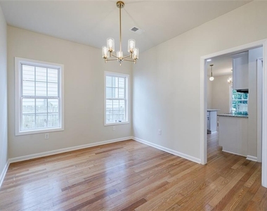 1040 Hubbard Street Sw - Photo Thumbnail 12