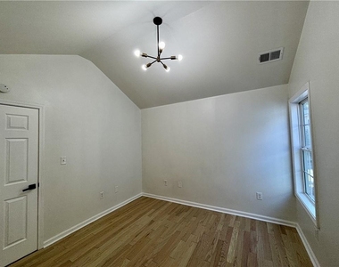 1040 Hubbard Street Sw - Photo Thumbnail 32