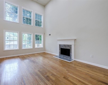1040 Hubbard Street Sw - Photo Thumbnail 3
