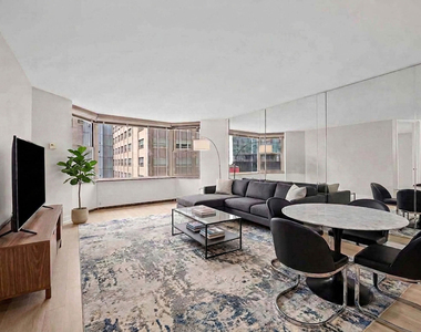 535 N Michigan Avenue - Photo Thumbnail 2