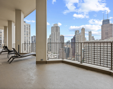535 N Michigan Avenue - Photo Thumbnail 12