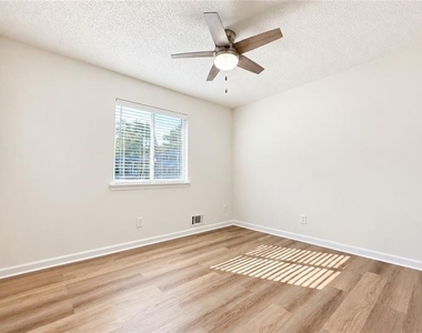 1659 Almand Creek Drive Sw - Photo Thumbnail 17