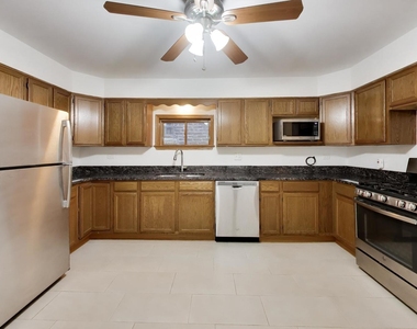 3427 S Emerald Avenue - Photo Thumbnail 9