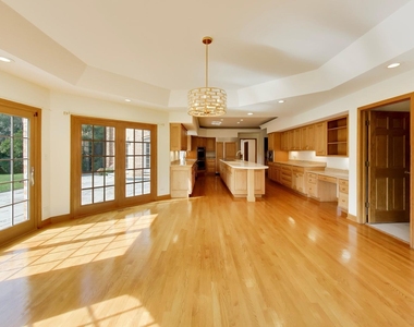 1400 Kurtis Lane - Photo Thumbnail 16