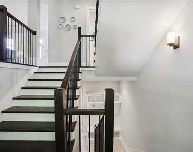 692 Drewry Street Ne - Photo Thumbnail 2