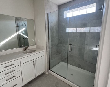 2925 Showplace Drive - Photo Thumbnail 8