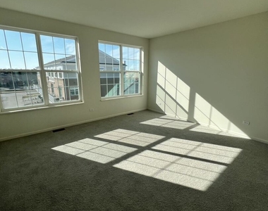 2925 Showplace Drive - Photo Thumbnail 7