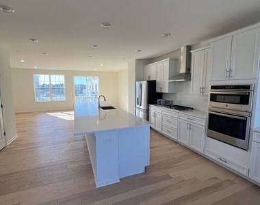 2925 Showplace Drive - Photo Thumbnail 2