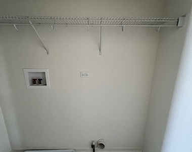 2925 Showplace Drive - Photo Thumbnail 6