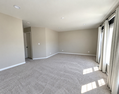 485 Metropolitan Street - Photo Thumbnail 11