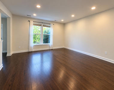 485 Metropolitan Street - Photo Thumbnail 3