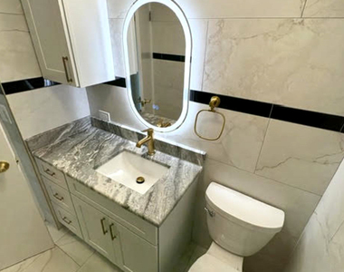 4250 N Marine Drive - Photo Thumbnail 10