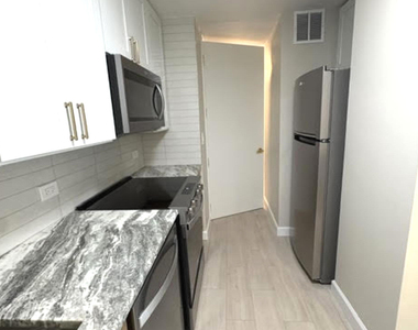 4250 N Marine Drive - Photo Thumbnail 3