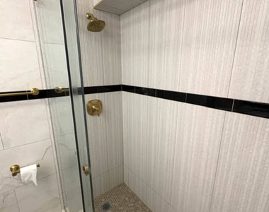 4250 N Marine Drive - Photo Thumbnail 11