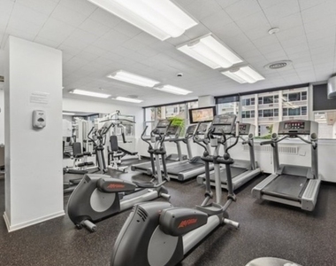 4250 N Marine Drive - Photo Thumbnail 20