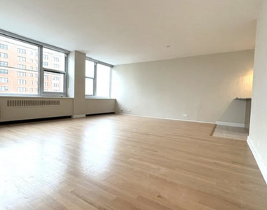 4250 N Marine Drive - Photo Thumbnail 8