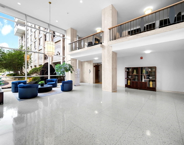 4250 N Marine Drive - Photo Thumbnail 16