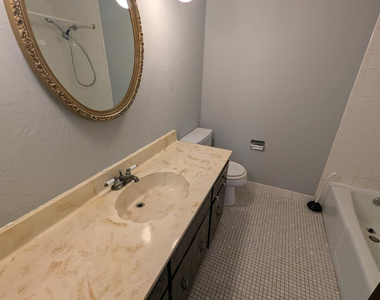13628 Royal Court - Photo Thumbnail 9