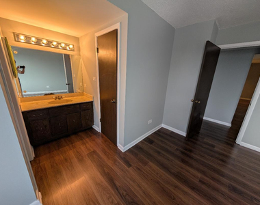 13628 Royal Court - Photo Thumbnail 8