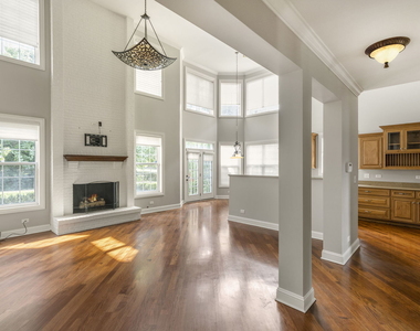 1015 White Pine Lane - Photo Thumbnail 3