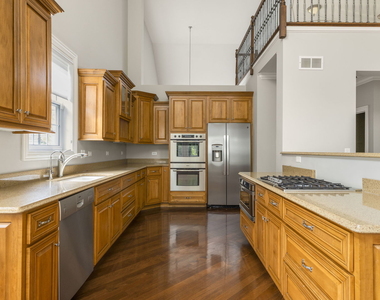 1015 White Pine Lane - Photo Thumbnail 5