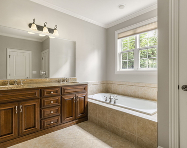 1015 White Pine Lane - Photo Thumbnail 7