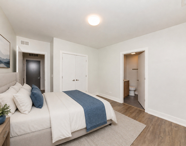 2111 S Halsted Street - Photo Thumbnail 3