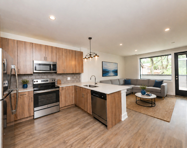 2111 S Halsted Street - Photo Thumbnail 1
