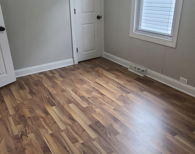 11225 S Sawyer Avenue - Photo Thumbnail 11
