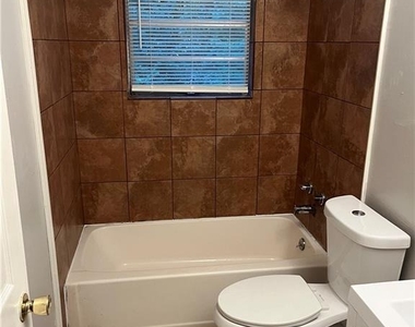 841 Larkin Lane - Photo Thumbnail 12