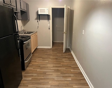841 Larkin Lane - Photo Thumbnail 4
