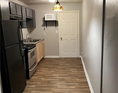 841 Larkin Lane - Photo Thumbnail 3