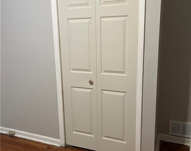 841 Larkin Lane - Photo Thumbnail 11