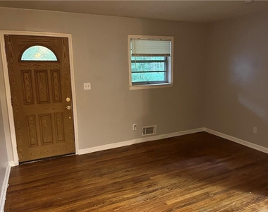 841 Larkin Lane - Photo Thumbnail 2