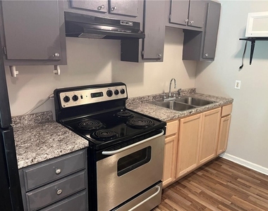 841 Larkin Lane - Photo Thumbnail 5